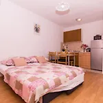 Apartamento With Parking Space - 17609 Trogir