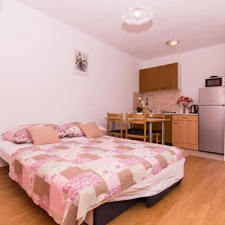 Apartman With Parking Space - 17609 Trogir