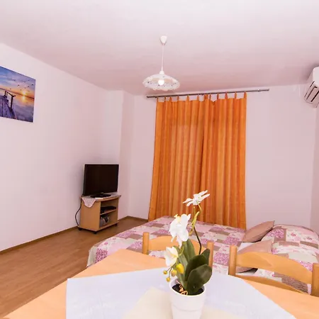 דירה With Parking Space - 17609 טרוגיר