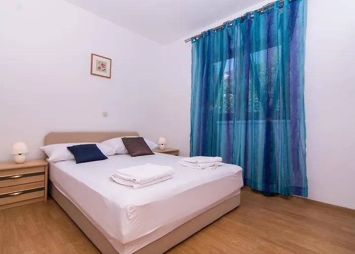 Apartment With Parking Space - 17609 *