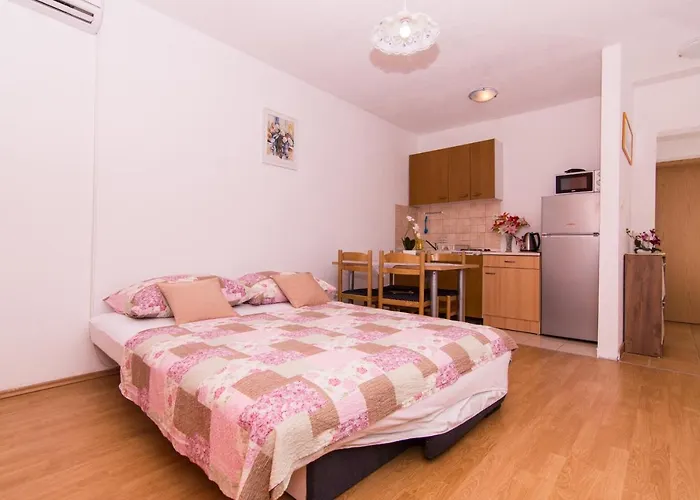 Apartament With Parking Space - 17609 Trogir